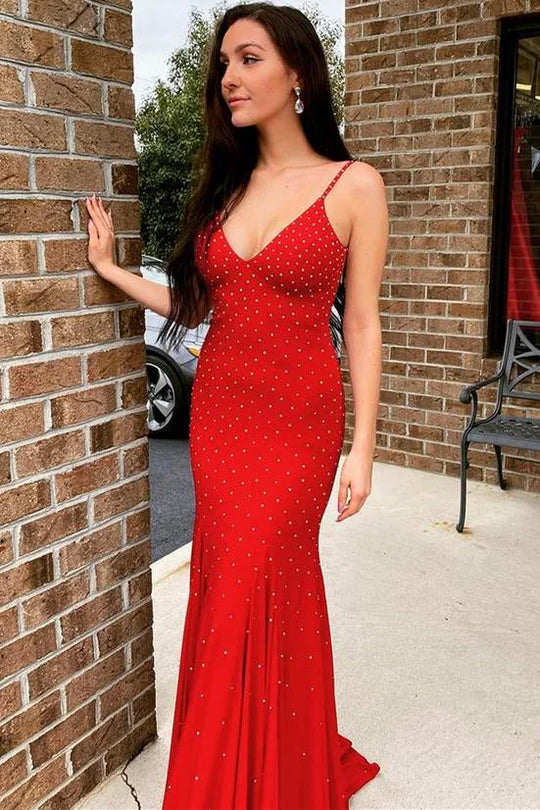 Vestido de sirena sin espalda con tirantes de cuentas